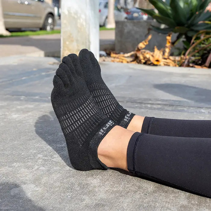 Injinji Womens Run Lightweight No-Show Black