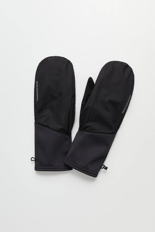 On Winter Run Gloves Magnet